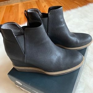 Dr Scholl slip on wedge booties